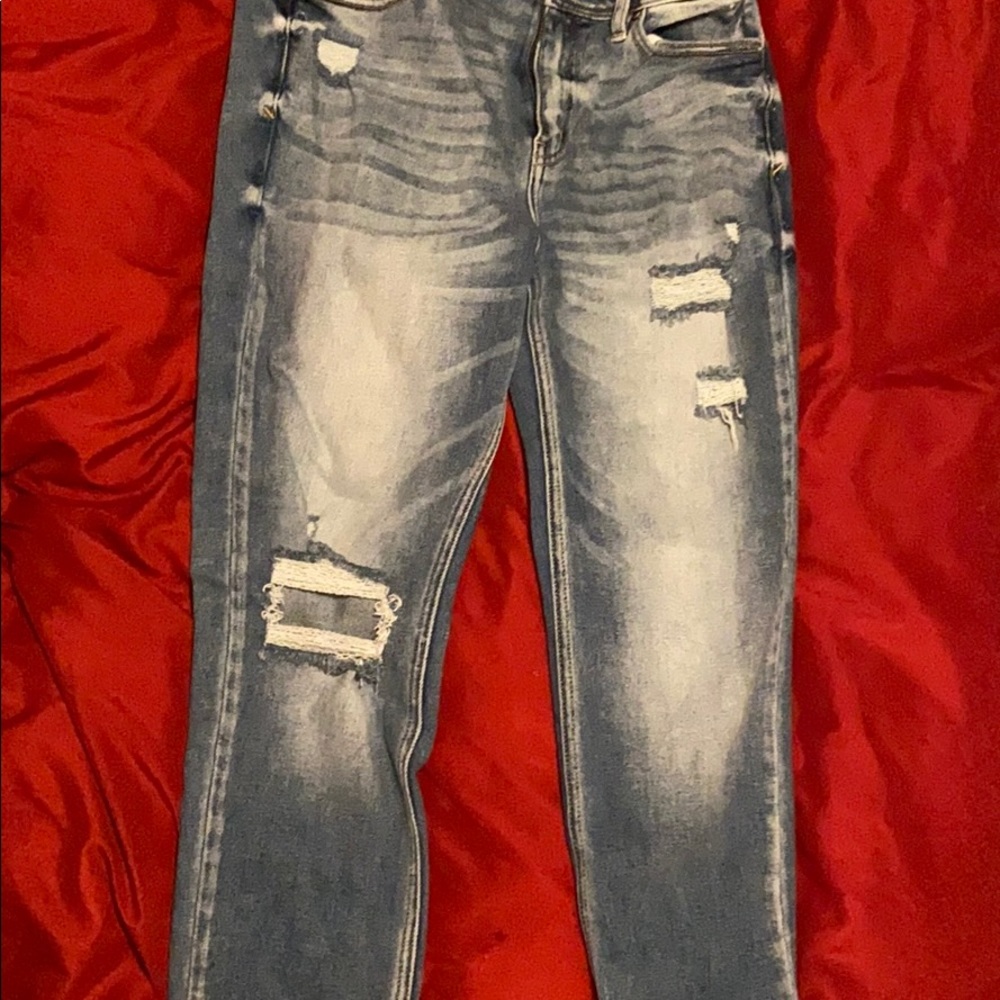 Kancan distressed